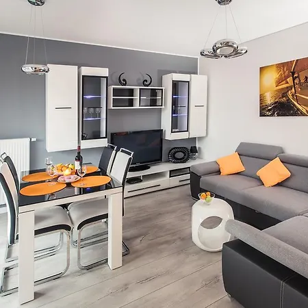 Holidays Chmielna Apartment