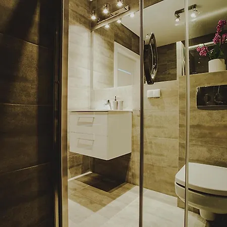 Holidays Chmielna Apartment *