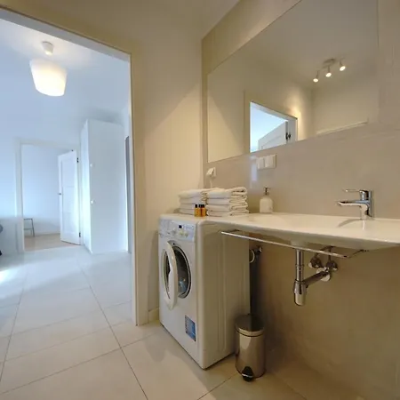 Holidays Chmielna Apartment *